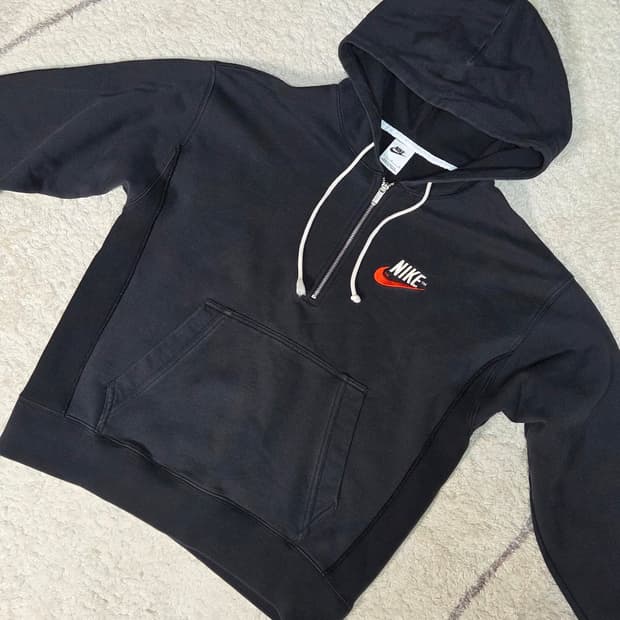 나이키(Nike) 레트로 로고 자수 하프집업 후드티