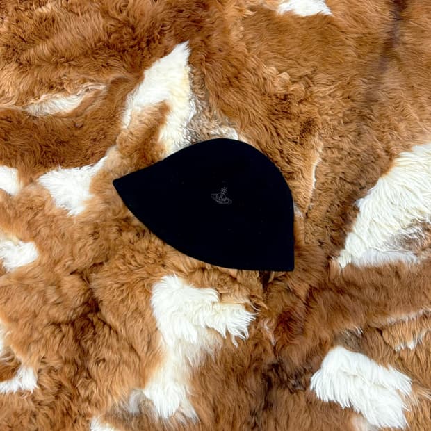 비비안 웨스트우드 라인 ORB 자수 바스크 버킷햇