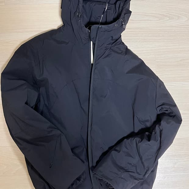 아르반 라이트 쉘 패디드 자켓 블랙