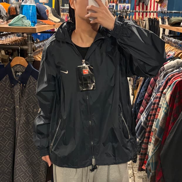 [새상품] nike 나이키 스우시 올드스쿨 바람막이
