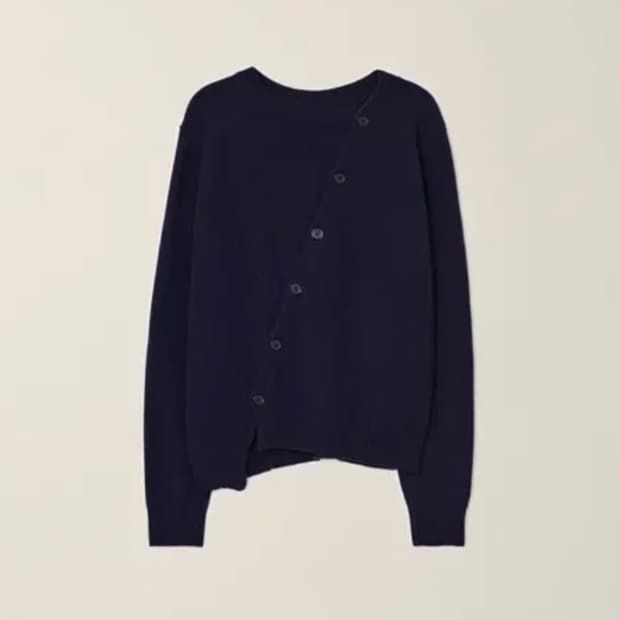 ee 가디건 네이비 L사이즈 24fw
