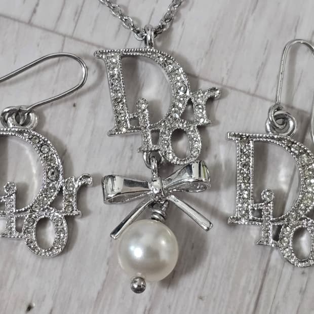 (정품) 디올 목걸이, 귀걸이 세트 (명품 여자 네클리스 이어링 반지 팔