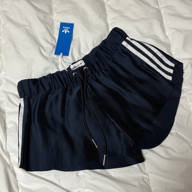 아디다스 플리츠 숏팬츠 아디다스팬츠 러닝팬츠 플리츠팬츠