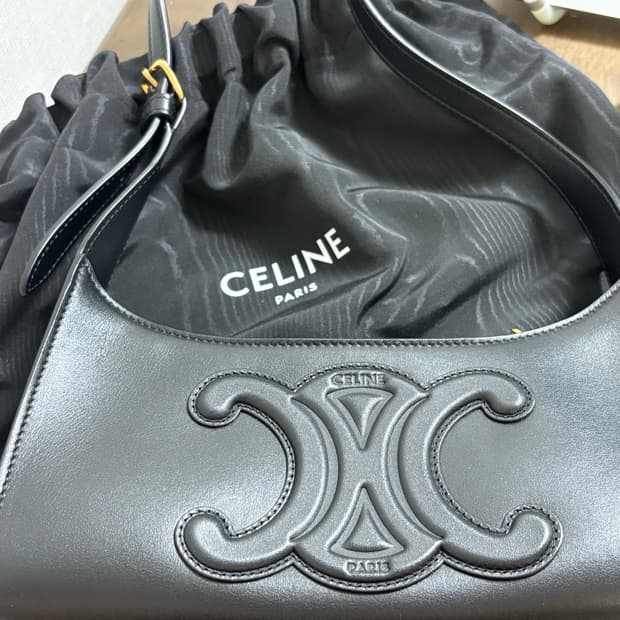 셀린느 퀴르 트리오페 숄더백 블랙(상태 최상)