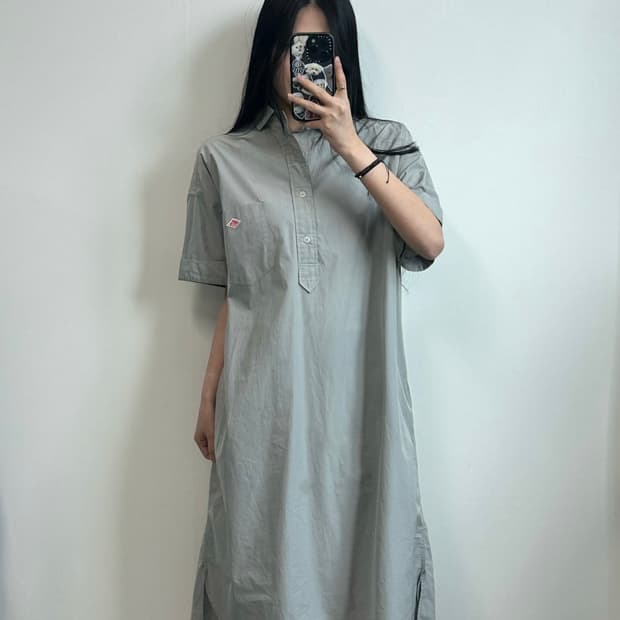 단톤 그레이 버튼 카라 원피스