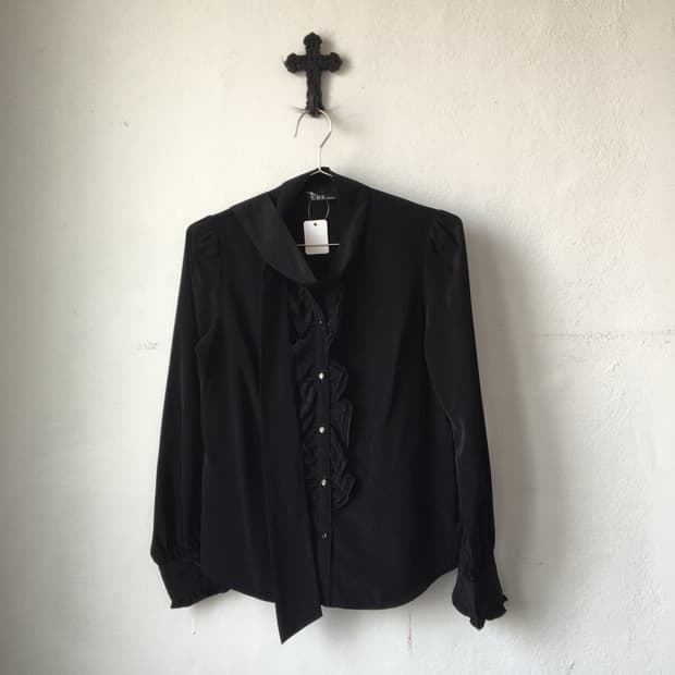 Tied point frill shirt