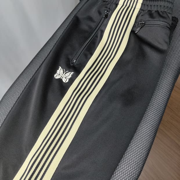 니들스 트랙팬츠 네로우핏 블랙/크림 s