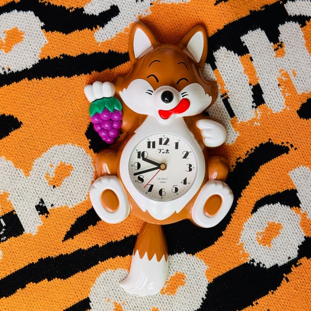 vintage | 여우 꼬리가 흔들리는 벽시계