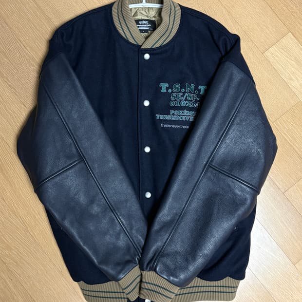 (유일매물) 디스이즈네버댓X포켓몬 리자몽 바시티 자켓