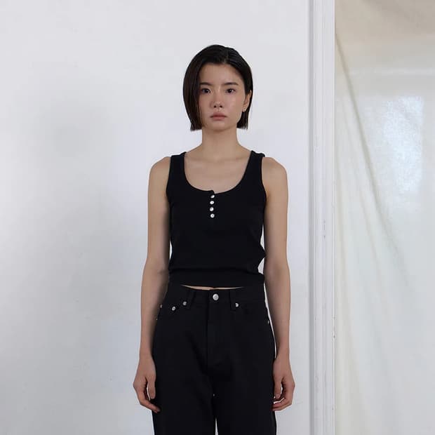 더 히어 Round Button Sleeveless 버튼 슬리브리스