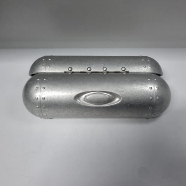 오클리 토르피도 케이스