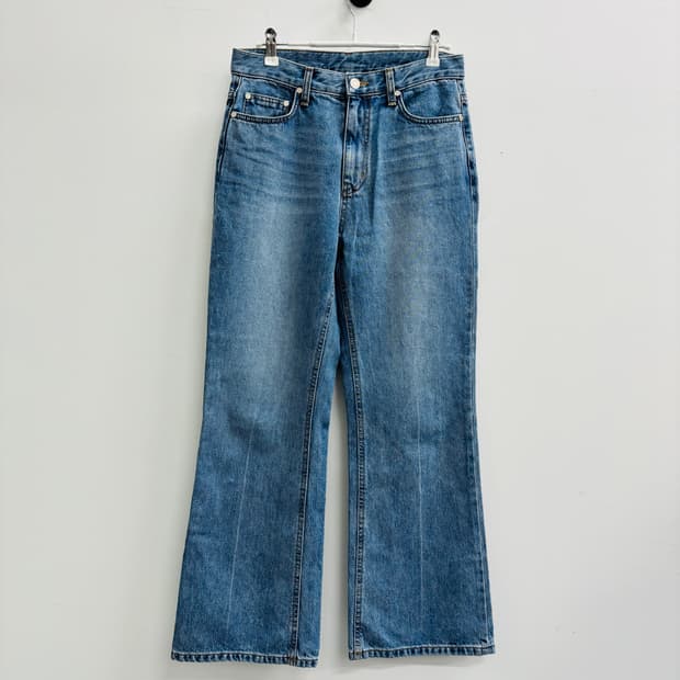 유메르(UMER) 워싱 세미 부츠컷 데님 팬츠