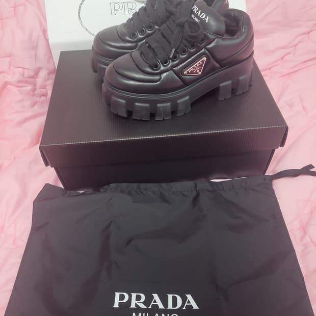 정품)급처3번신고명품세탁완료!프라다 삼각로고 나파 패딩 가죽스니커즈운동화