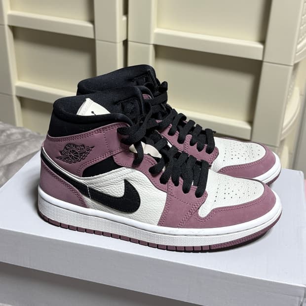 (W) 조던 1 미드 SE 라이트 멀베리