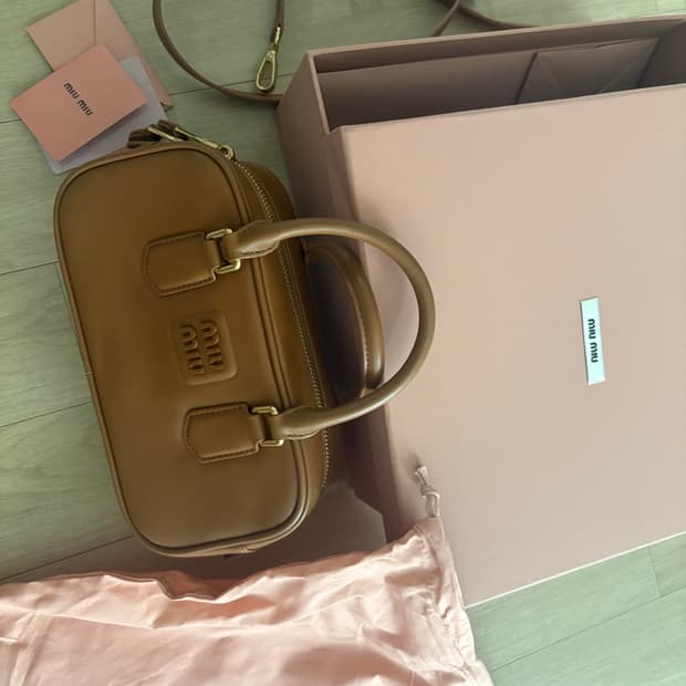 미우미우 아르카디 브라운 미니