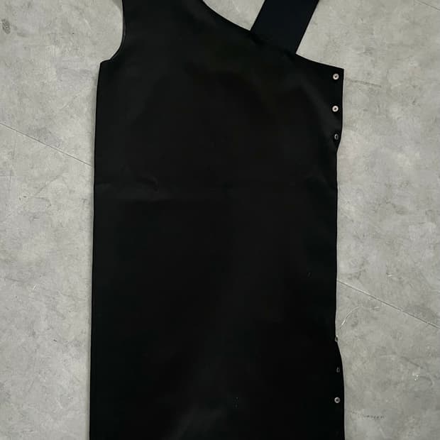 Recto 렉토 블랙 울 슬리브리스 원피스