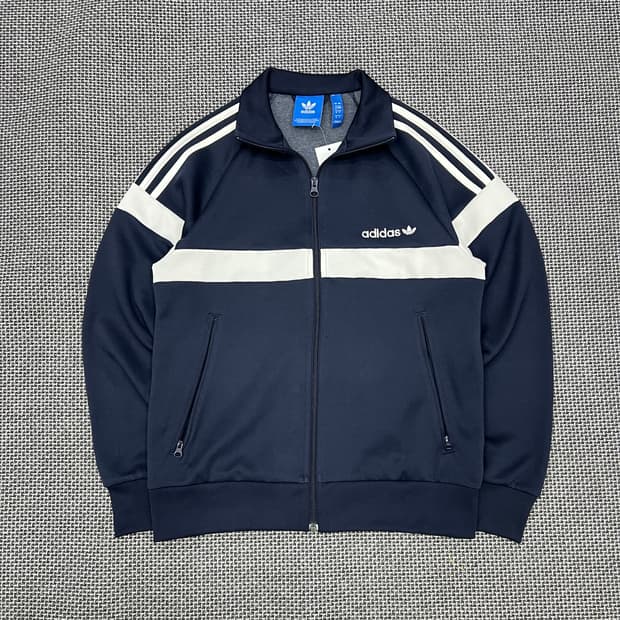 착샷O 아디다스 화이트네이비 져지