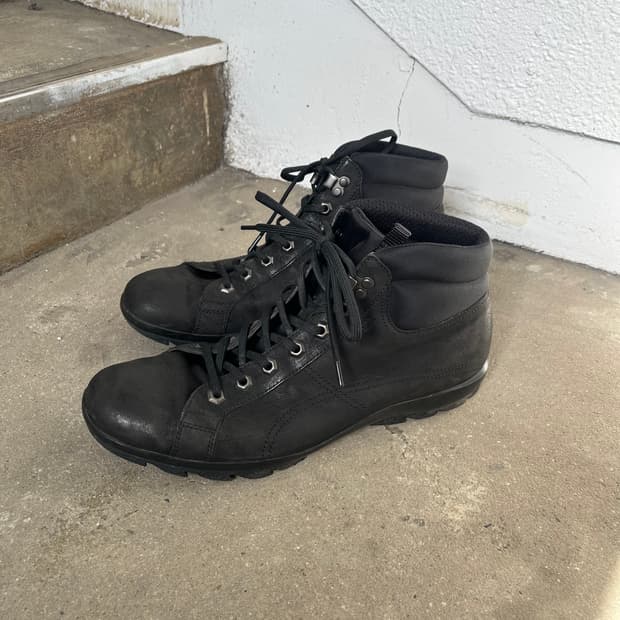 Prada Sports 스웨이드 하이킹 부츠 