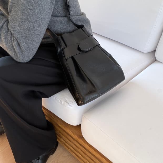 루이비통 에삐 삭데폴 숄더백