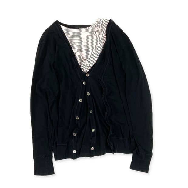 ZUCCa LAyeRed button caRdigAn