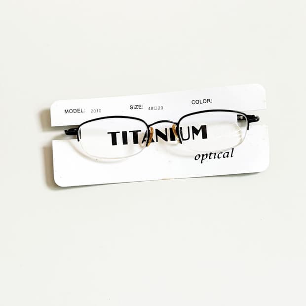 90s TITANIUM OPTICAL 티타늄 스퀘어 반무테 빈티지 안경