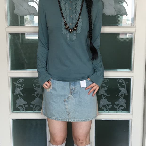 High neck frill point sleeve