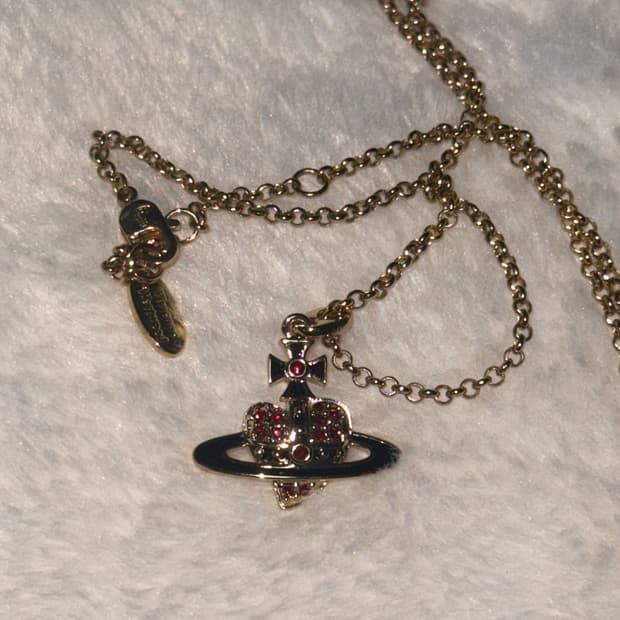 비비안 웨스트 우드 목걸이