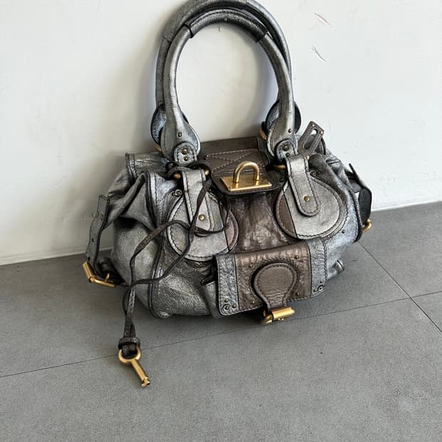 끌로에 패딩턴 실버 숄더백