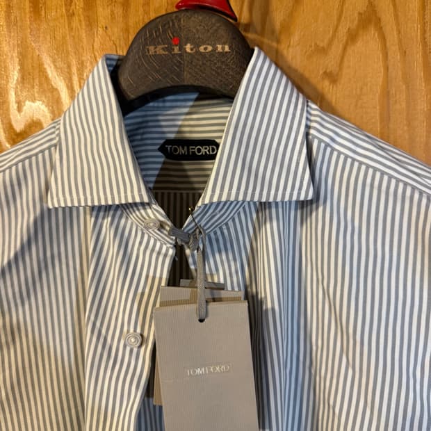 톰포드 스트라이프 드레스 셔츠 판매 합니다.