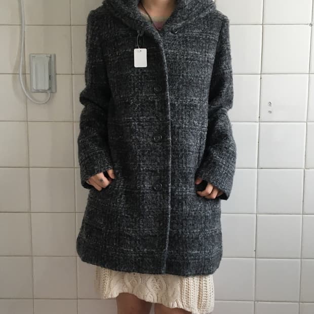 Thick neck woolen coat