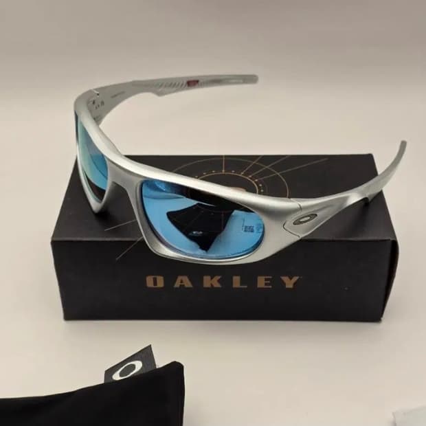 오클리 네오포마 실버 26년 신상