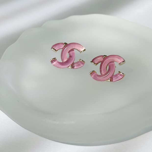 샤넬 에나멜 CC 퍼플 업사이클링 귀걸이