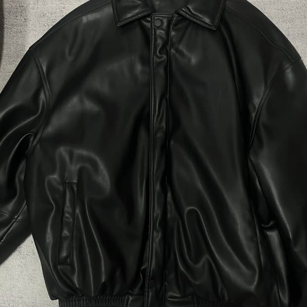 자라 레더 자켓 판매합니다 .