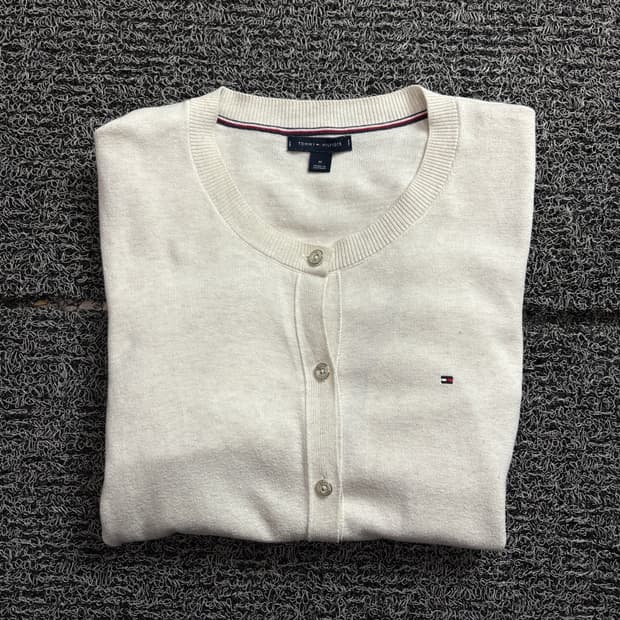 타미힐피거 우먼스 미니멀 타이트핏 가디건 2077