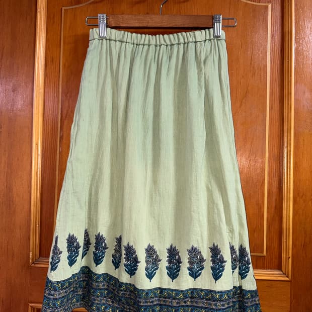 에스닉 피스타치오 스커트