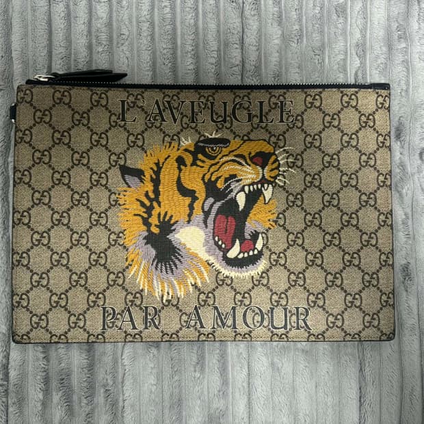 구찌 타이거 수프림 클러치백