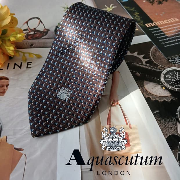 아쿠아스큐텀 실크 브라운 기하 패턴 넥타이 9.1cm A등급 A18981