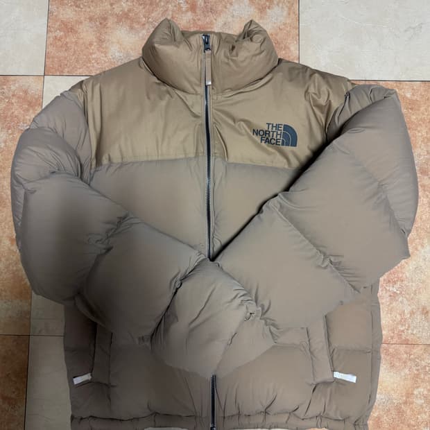 노스페이스 다운 패딩 베이지 판매합니다