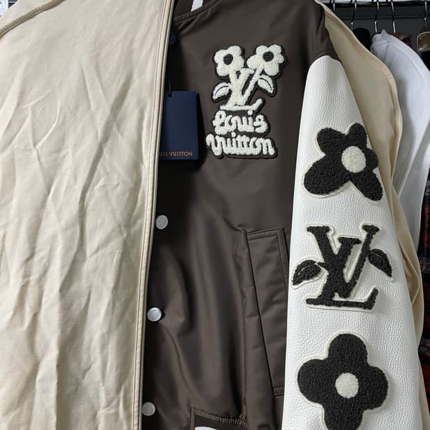 새상품 25SS 루이비통 엠브로이더드 레더 바시티 46 영수증O