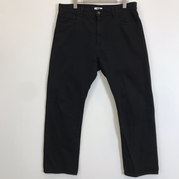 유니클로U 레귤러핏 블랙진 [34인치]