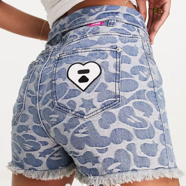 [새상품]BAPE APEE 베이프 에이피 바이트 플립 패턴 데님 쇼츠