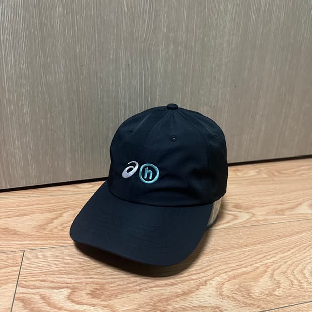 히든 x asics 캡