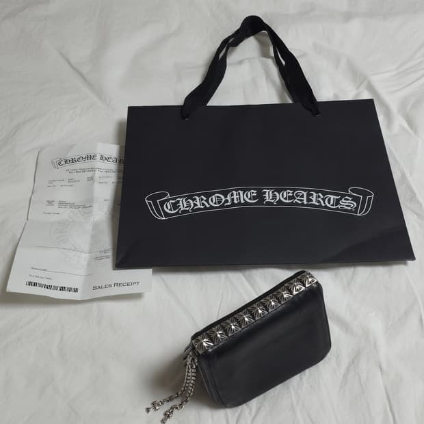 [OS] 크롬하츠 피라미드 스터드 레더 지갑 블랙