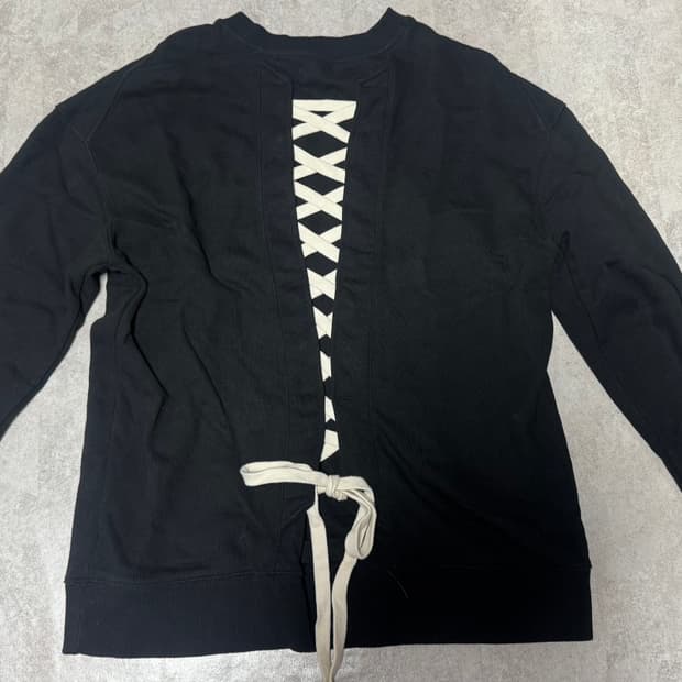 디바이디그낙 레이스업 맨투맨 s사이즈