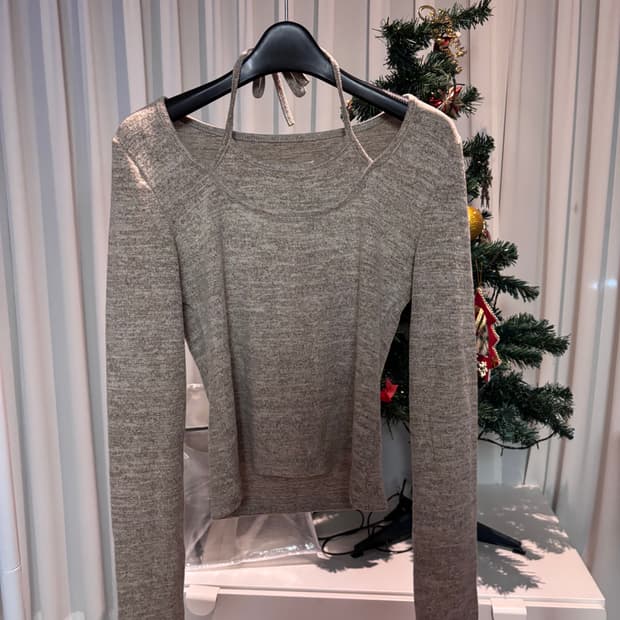 홀터넥 긴팔 티