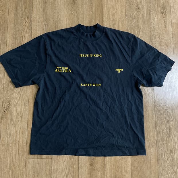 칸예웨스트 JESUS IS KING 반팔 
