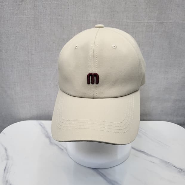 m자수 베이지 모자 볼캡