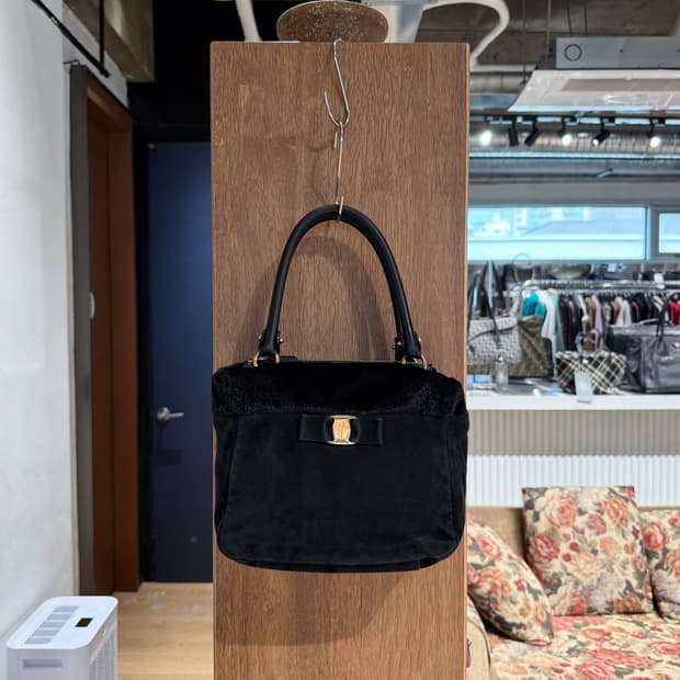 페라가모 블랙 바라보우 토트백 