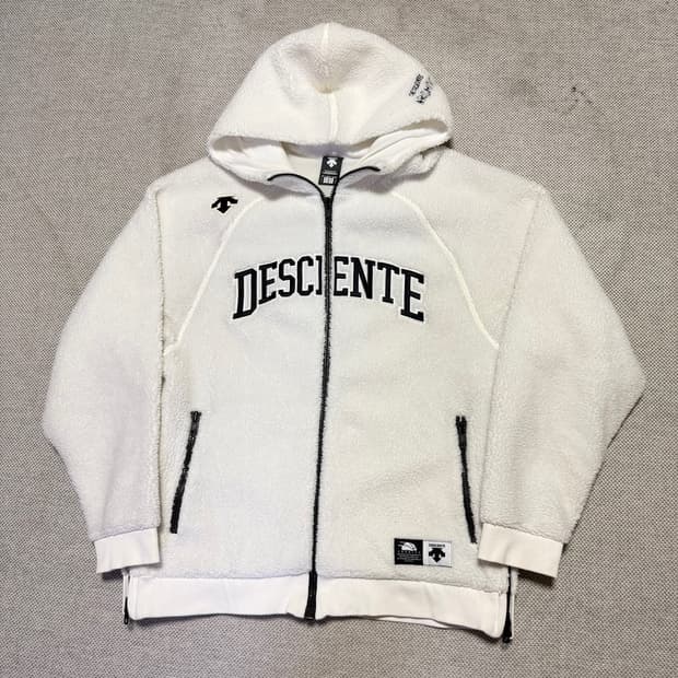 데상트 스펠아웃 플리스 후디 자켓