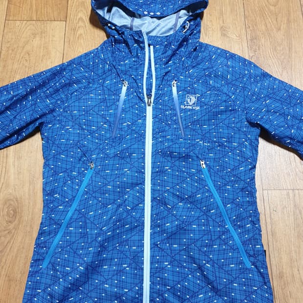 1128 블랙야크 아웃도어 바람막이 95 사이즈입니다